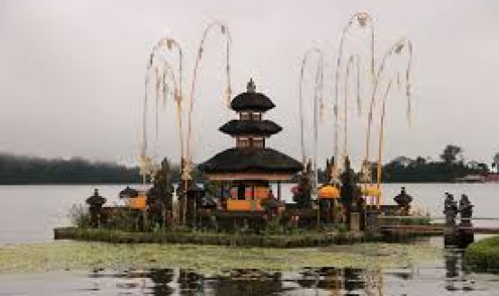 Keindahan Pura Ulun Danu Bratan: Ikon Spiritual di Bali