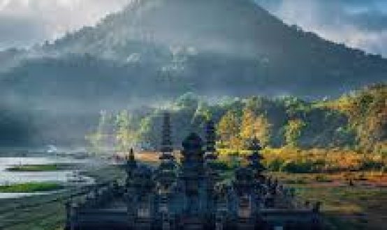 Kisah di Balik Kemegahan Pura Ulun Danu Bratan