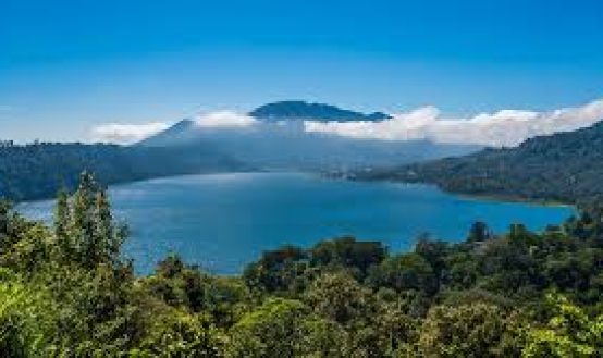 Keindahan Danau Buyan: Pesona Alam di Bedugul, Bali