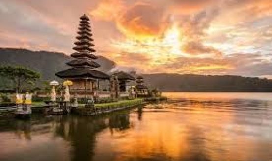 Keindahan Danau Buyan yang Tersembunyi di Anjungan Wanagiri