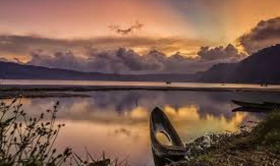 Destinasi Liburan Akhir Pekan Danau Buyan di Bali